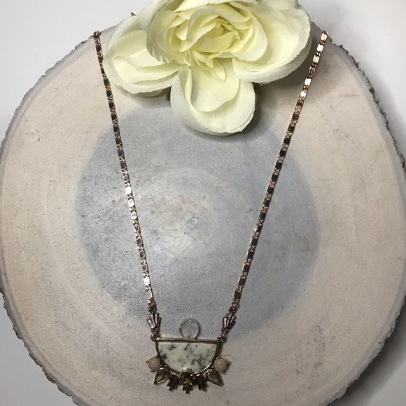 :::: Long Statement Necklace - Picture 2 of 4